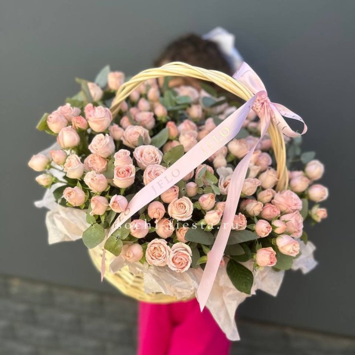 Корзина кустовых пионовидных роз в Сыктывкаре