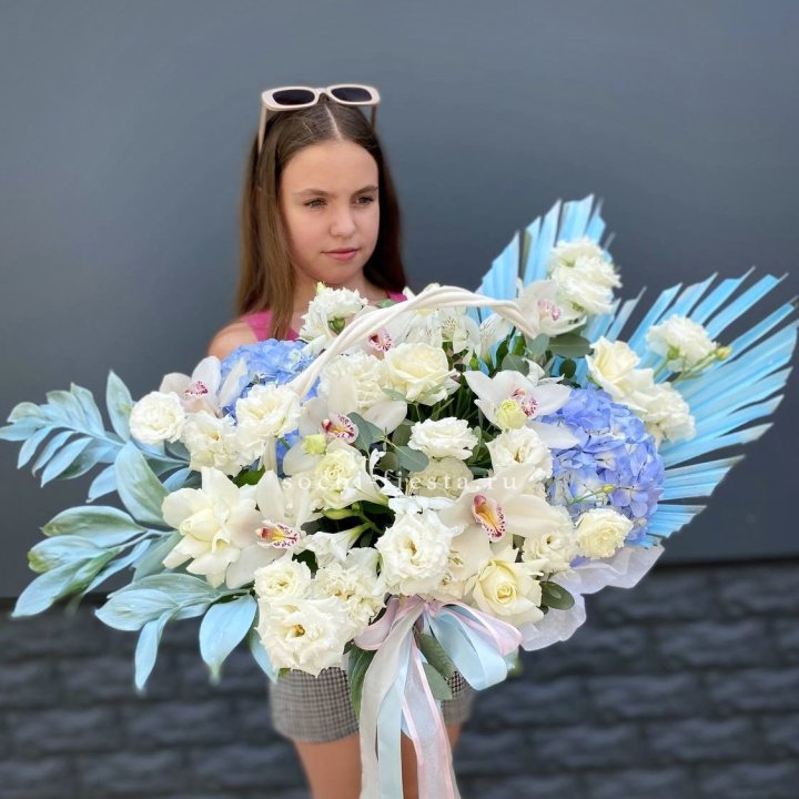 Цветочная корзина "Блю винч" в Сыктывкаре