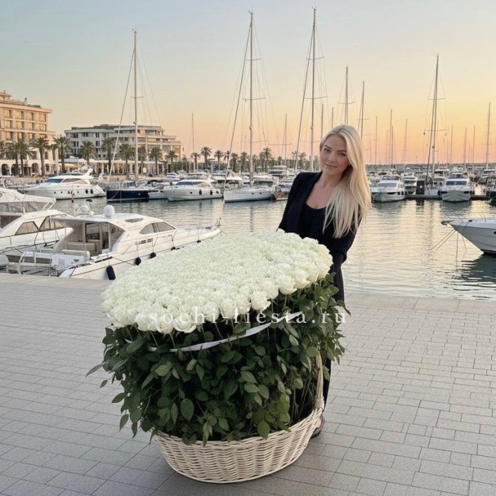 301 высокая роза в корзине в Сыктывкаре