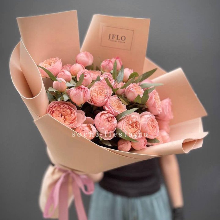 Букет из 9 кустовых роз Джульетта в Сыктывкаре