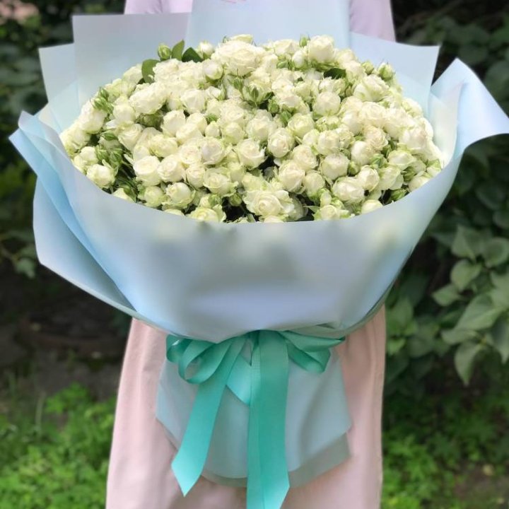 51 белая кустовая роза в Сыктывкаре