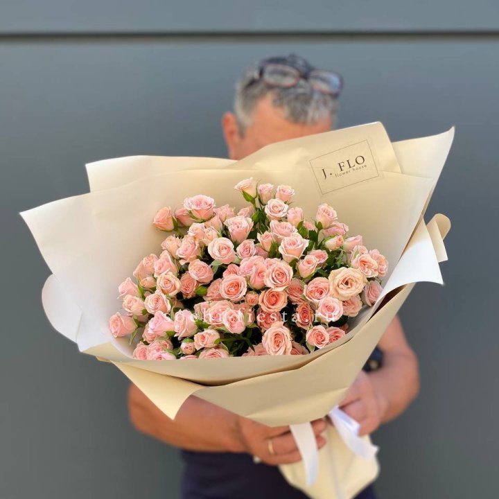 Кустовые розы леди в Сыктывкаре