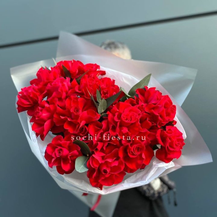 21 Красная французская роза в Сыктывкаре