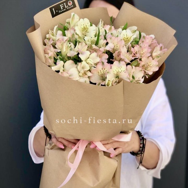 17  альстромерий в крафте в Сыктывкаре