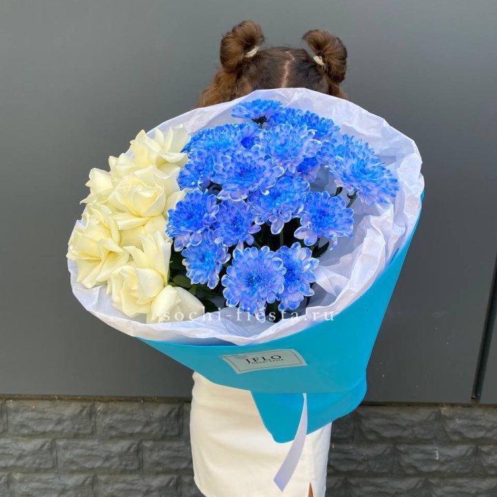 Дуо букет розы и хризантема в Сыктывкаре