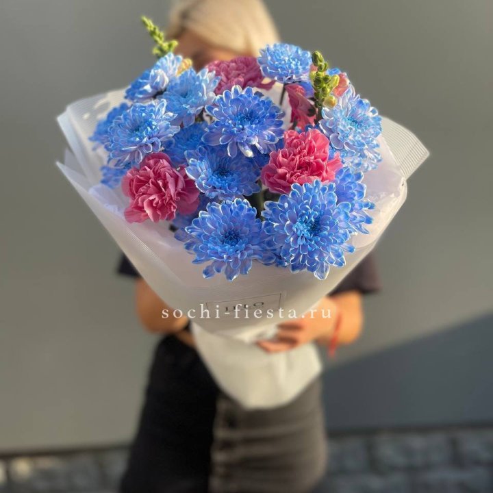 Букет сборный с хризантемой в Сыктывкаре