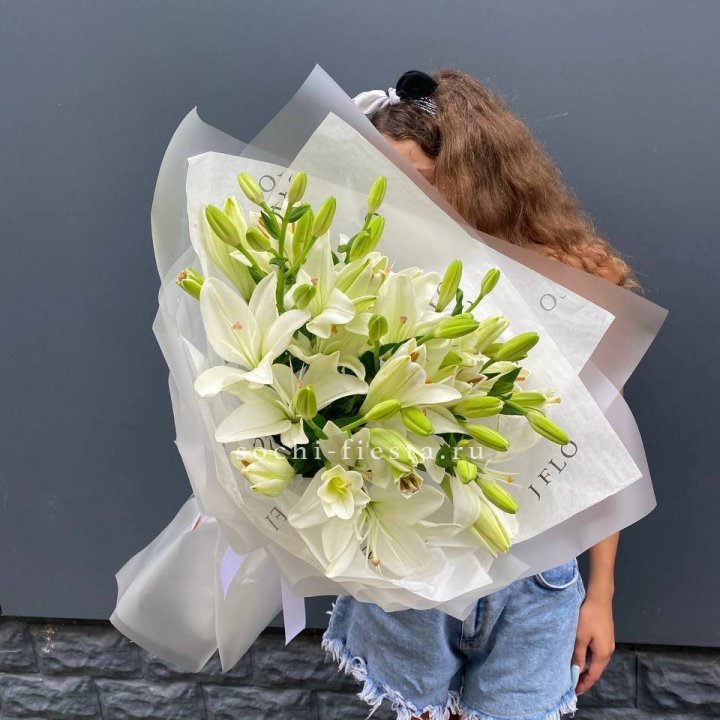 Букет  лилий "Воздушный"  в Сыктывкаре
