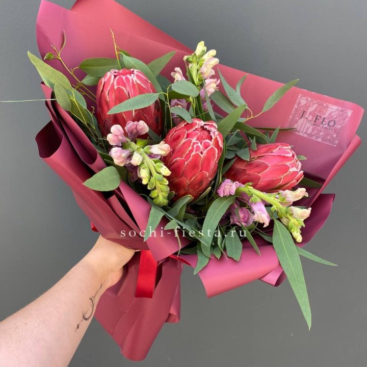 Букет из протеи "Квин" в Сыктывкаре