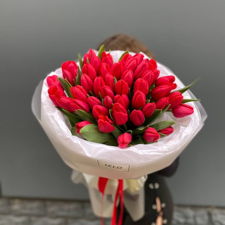 51 тюльпан "Любовь" в Сыктывкаре