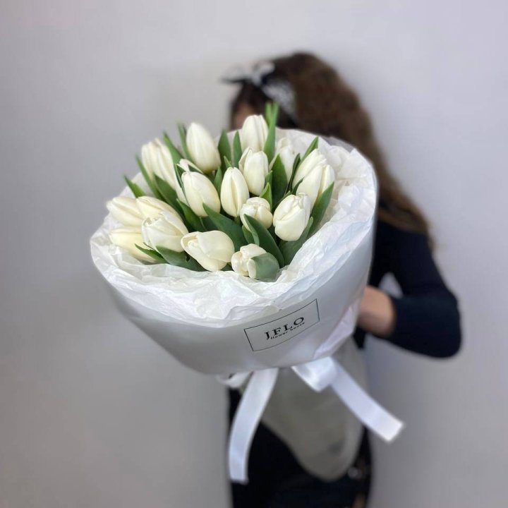  19 белых воздушных тюльпанов в Сыктывкаре