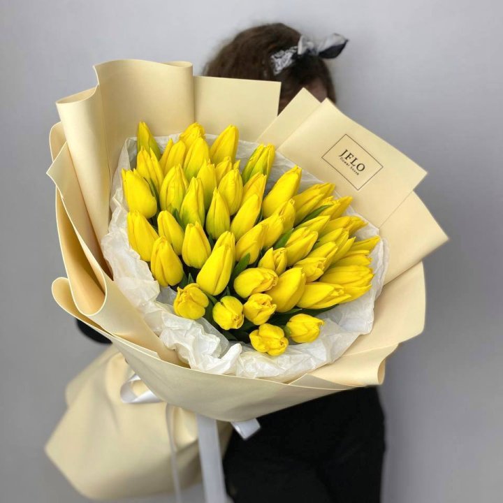 51 жёлтый тюльпан в Сыктывкаре