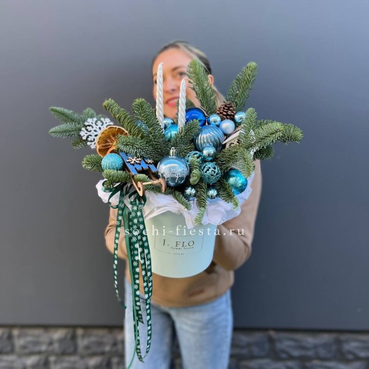 Композиция "Мери крисмас блю" в Сыктывкаре