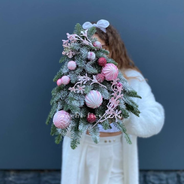 Новогодняя елочка "Розе" в Сыктывкаре