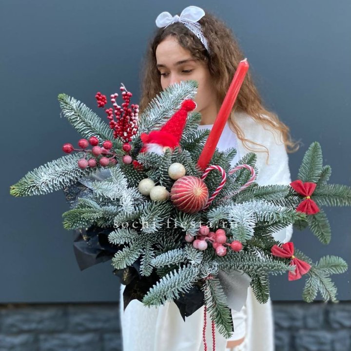 Композиция в бокале красная в Сыктывкаре