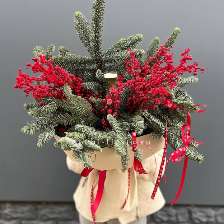 Букет нобилиса и ягод в Сыктывкаре