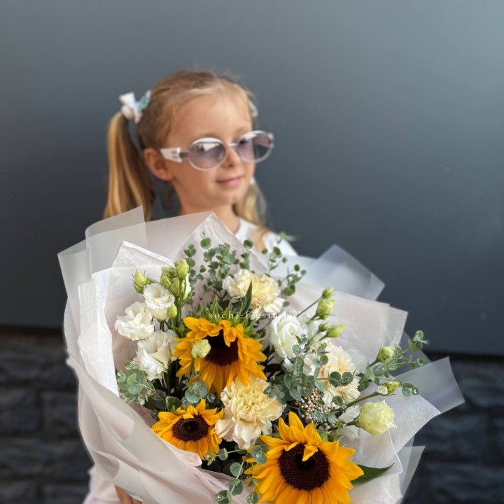  Букет  из стойких цветов с подсолнухами в Сыктывкаре
