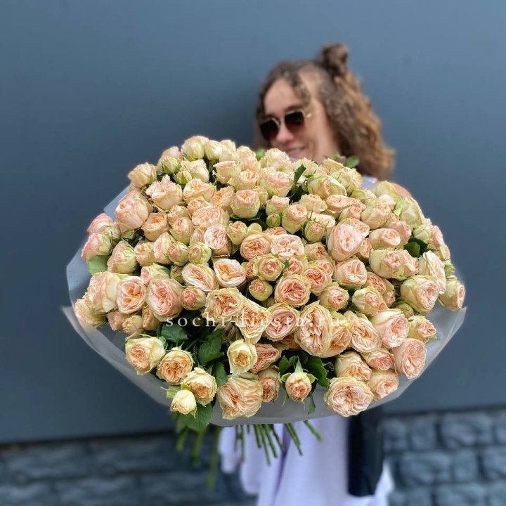 51 пионовидная роза в Сыктывкаре