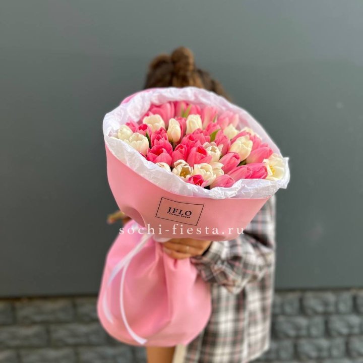 51 бело-розовый тюльпан в Сыктывкаре