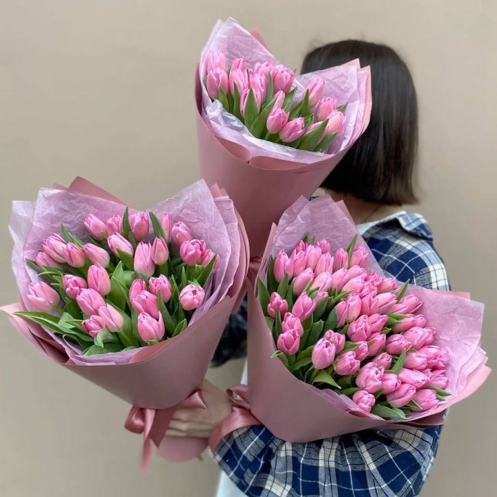 Букет розовых тюльпанов в Сыктывкаре