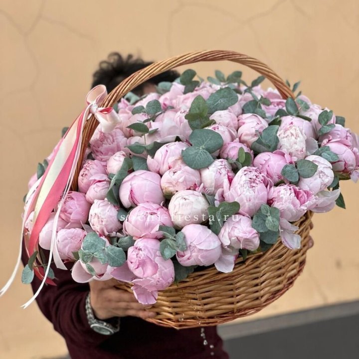 Корзина пионов "75" в Сыктывкаре