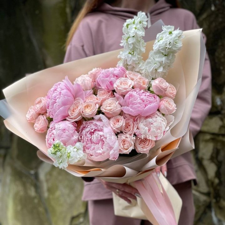 Букет с пионами №1 в Сыктывкаре