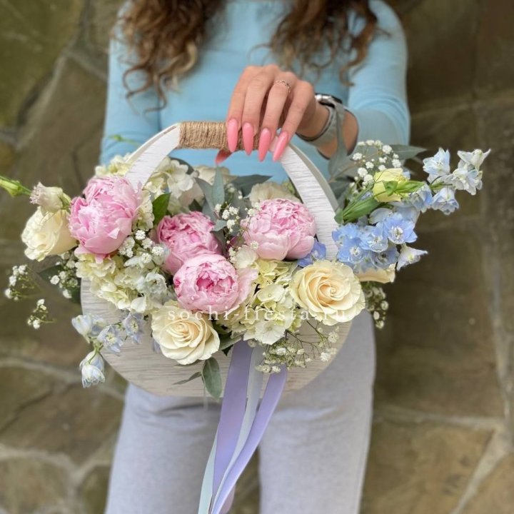 Ящик с пионами в Сыктывкаре