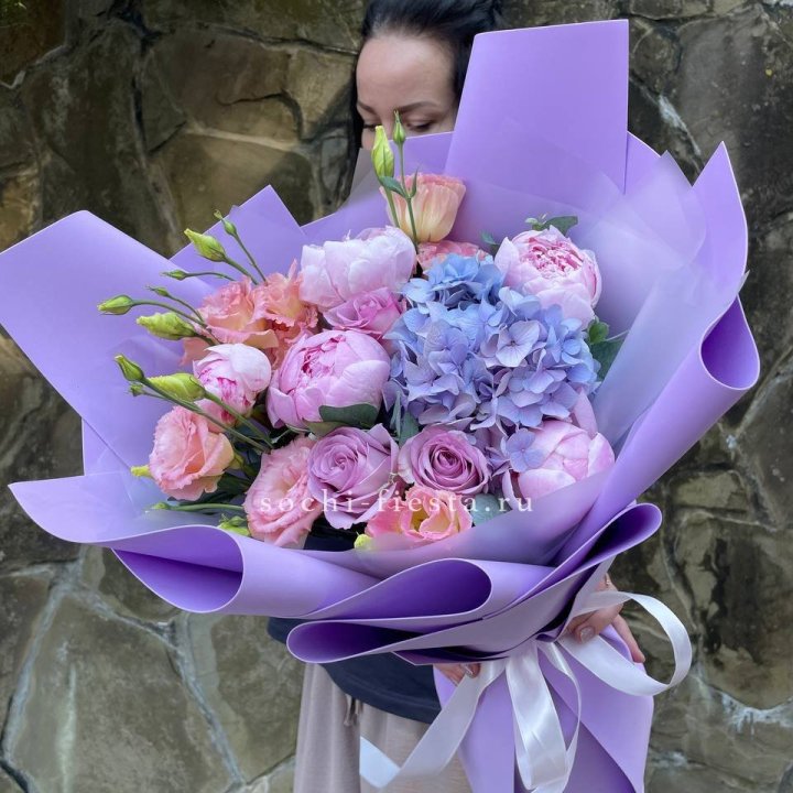 Букет с пионами "Блю логан" в Сыктывкаре