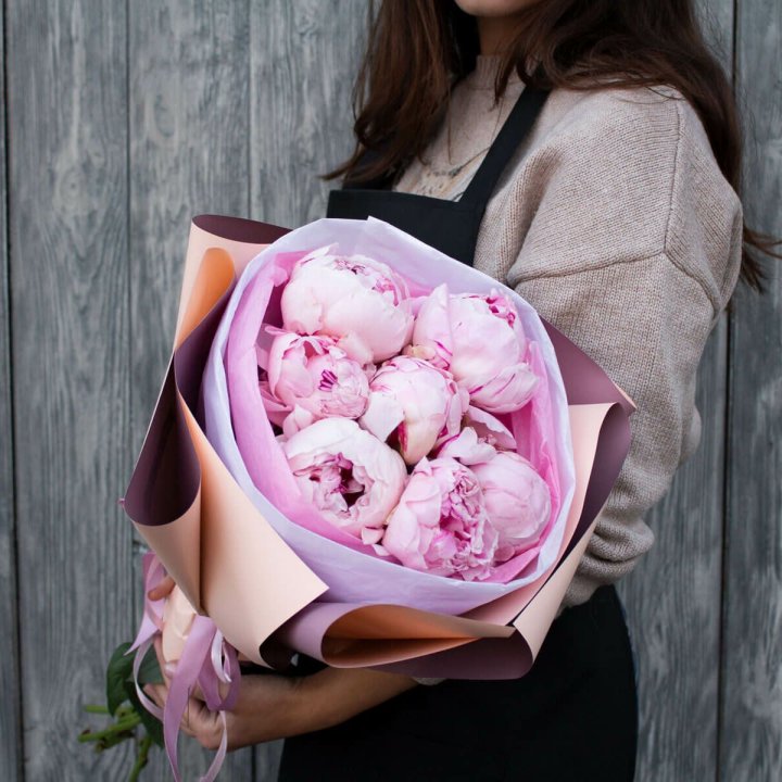 7 зефирных пионов в оформлении в Сыктывкаре