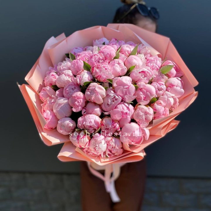 Нежный букет 51 пионов  в Сыктывкаре