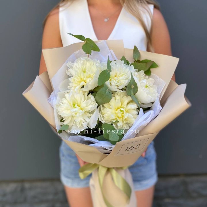  Букет белых пионов в Сыктывкаре