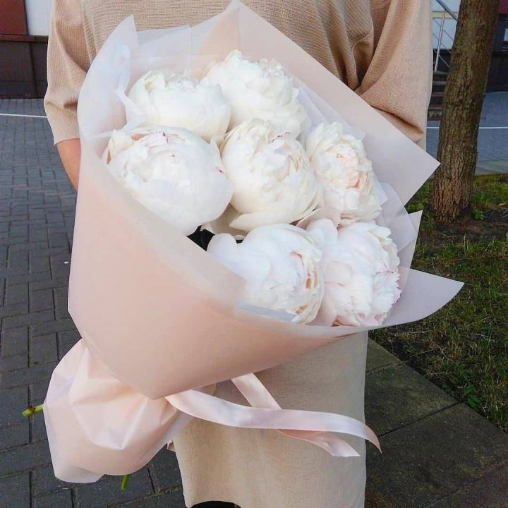 Букет белых пионов в Сыктывкаре