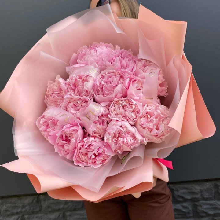 15 пионов "Монинг" в Сыктывкаре