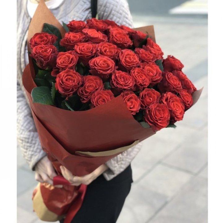 29 высоких роз  в Сыктывкаре