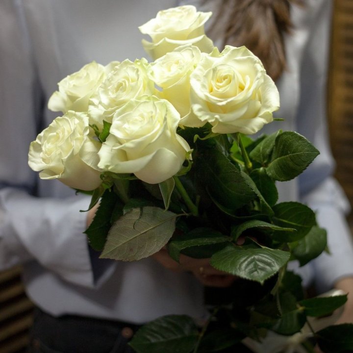 7 белых роз в Сыктывкаре