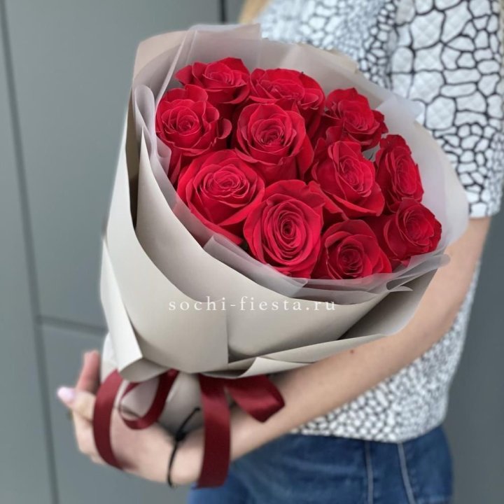 Букет красных роз "Рози" в Сыктывкаре