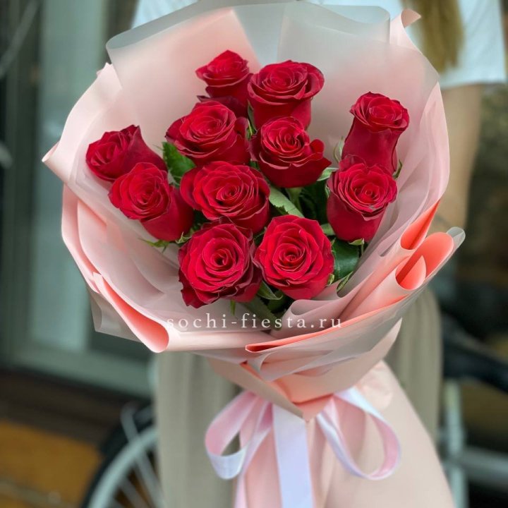 Букет красных роз "Мадам ред" в Сыктывкаре
