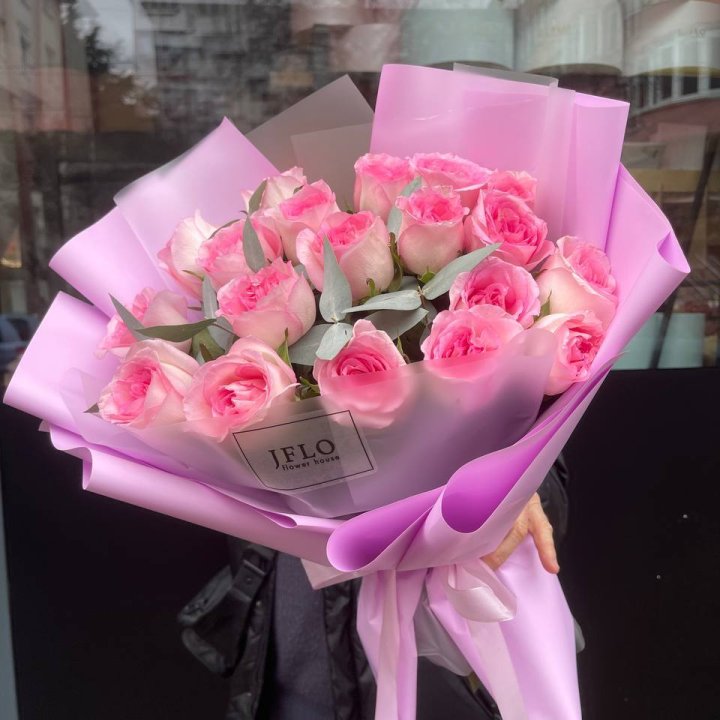  19 розовых роз в Сыктывкаре