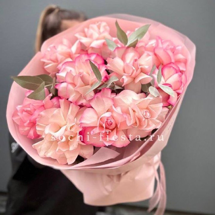 Нежно- розовые французские розы Венди в Сыктывкаре