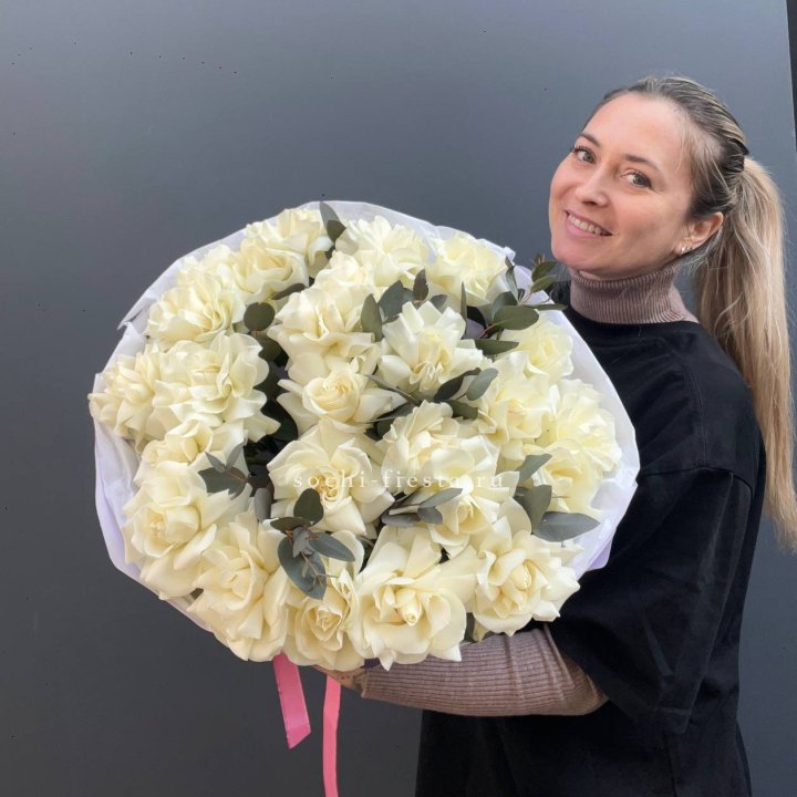 25 Белых французских роз Вайт найс в Сыктывкаре