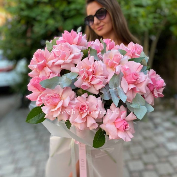 17 Розовых  французских роз в Сыктывкаре