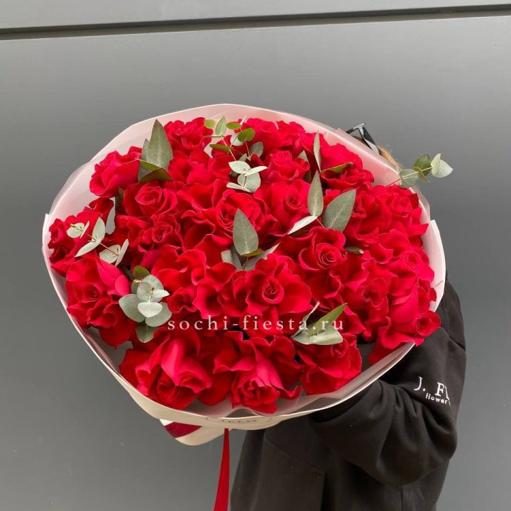 23 Красных французских роз в Сыктывкаре