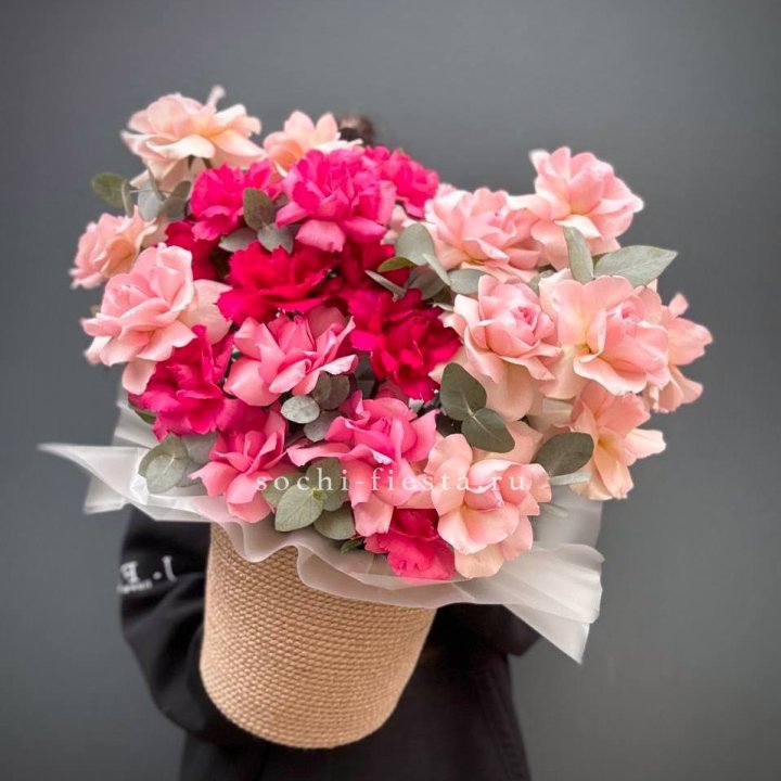 23 Французские розы Микс в боксе в Сыктывкаре