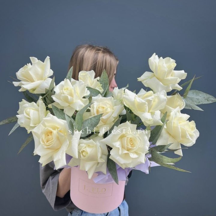 15 Французских роз в боксе в Сыктывкаре