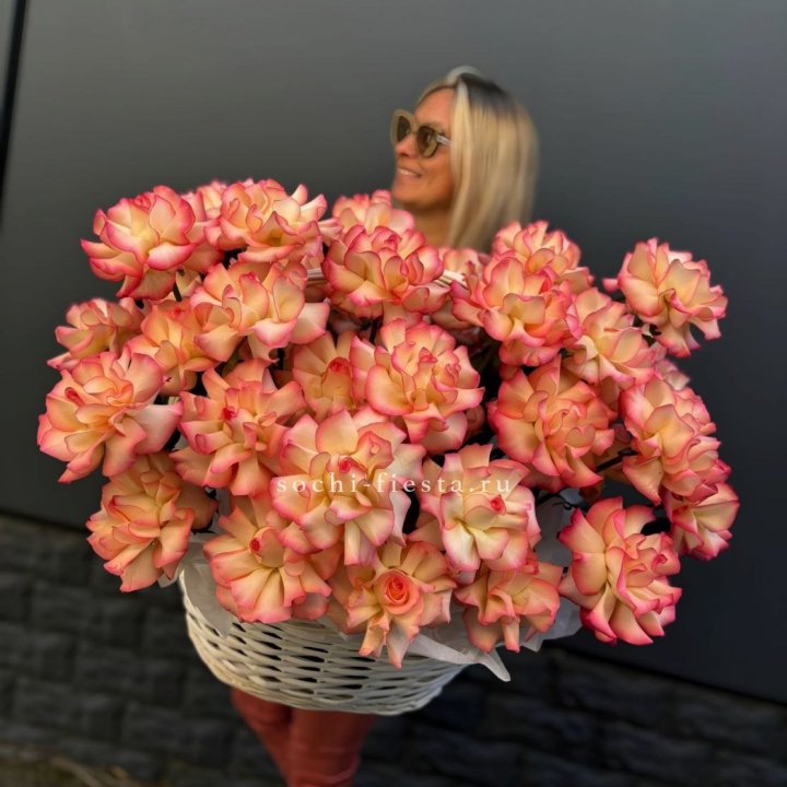 45 французских роз Джумилия в корзине в Сыктывкаре