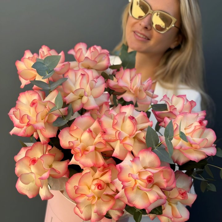 15 французских  роз Джумилия в боксе в Сыктывкаре