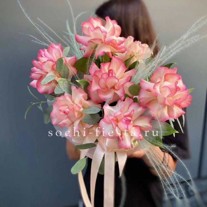 9 Французских роз Джумилия в боксе в Сыктывкаре