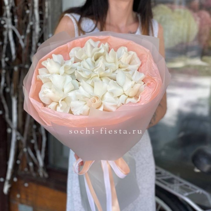 7 Белых французских роз в Сыктывкаре