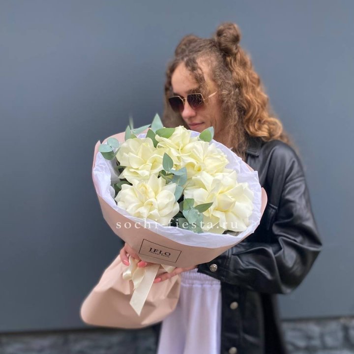 5 Белых французских роз в Сыктывкаре