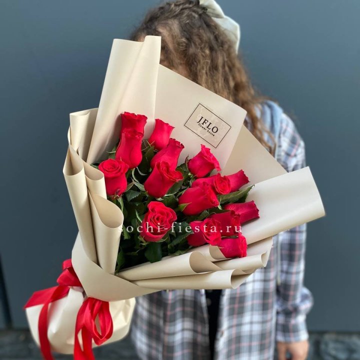 15 красных роз в Сыктывкаре
