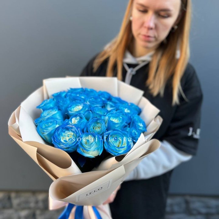 Букет синих роз блю логан в Сыктывкаре